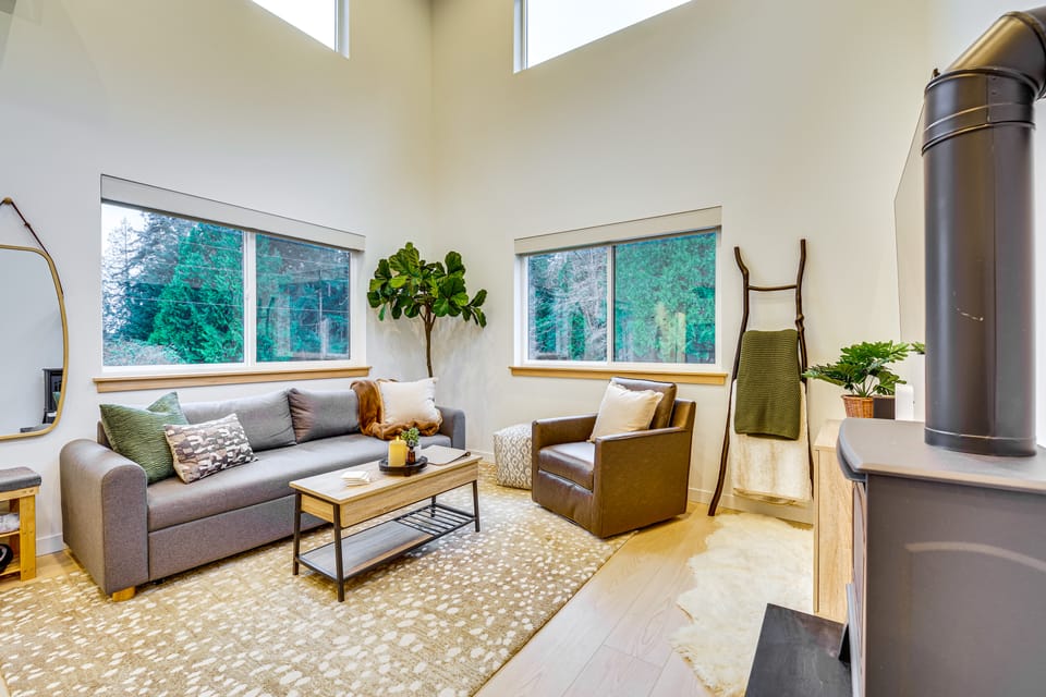 2 Mi to Warm Beach: Family Gem w/ Views House in Puget Sound