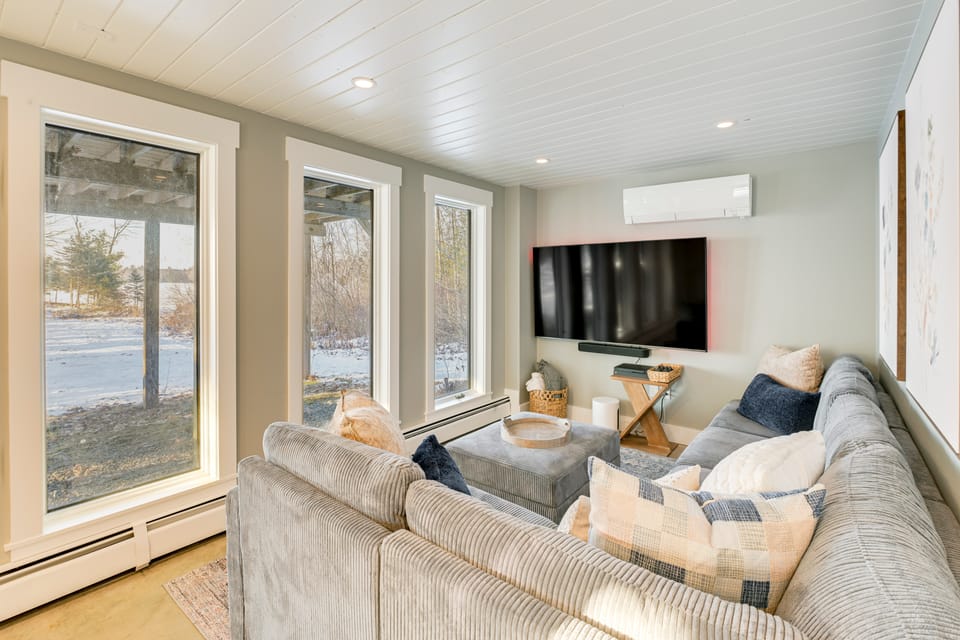 Hot Tub & Boat Dock: Waterfront Maine Retreat! House in Maine