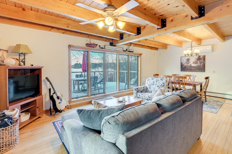 Hot Tub & Boat Dock: Waterfront Maine Retreat! House in Maine
