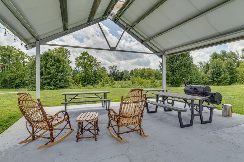 Golf, Shop, Tour & More: Oakland City Apartment Apartment in Indiana