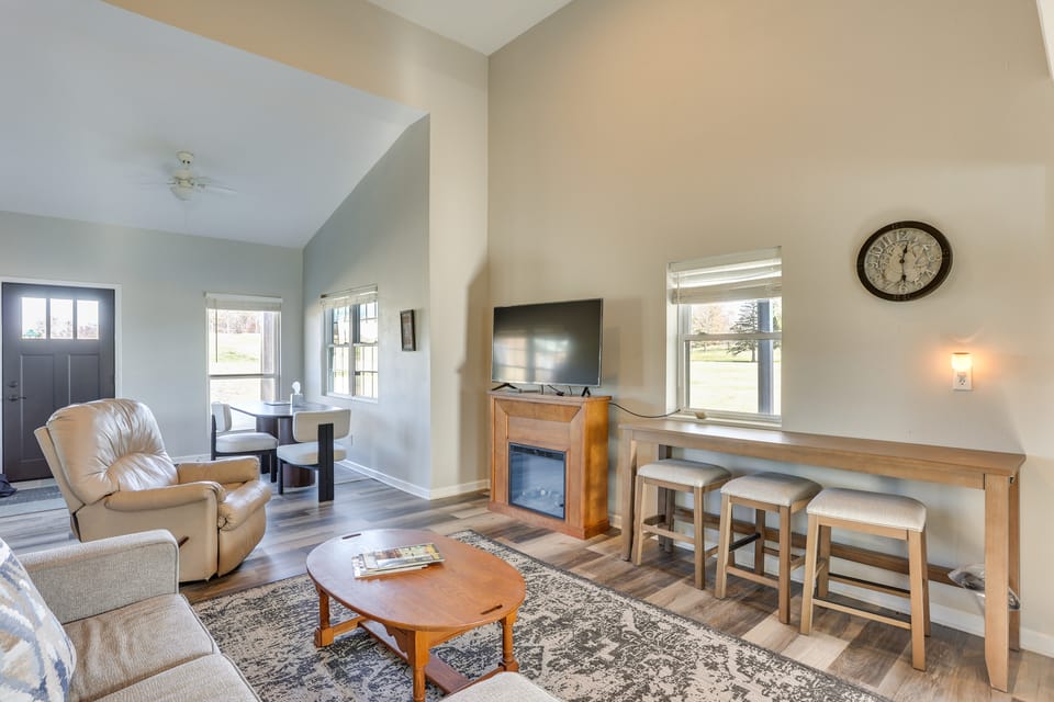 Golf Course Views: Oakland City Retreat House in Indiana