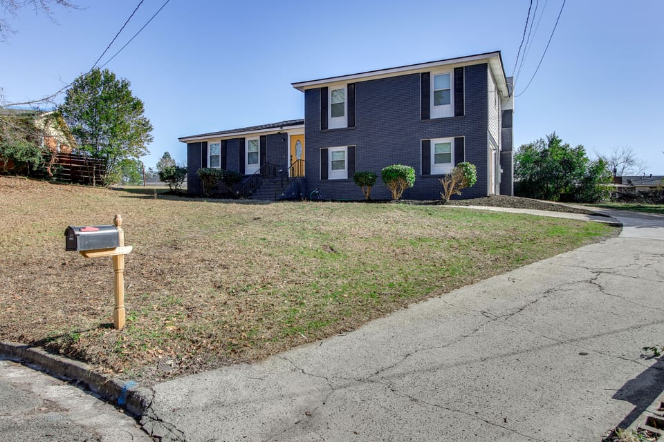 6 Mi to The Masters: Updated Home w/ Yard! House in Augusta