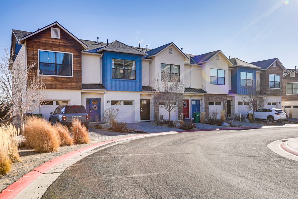 4 Mi to Dtwn: Family-Friendly Townhome in Reno Apartment in Reno
