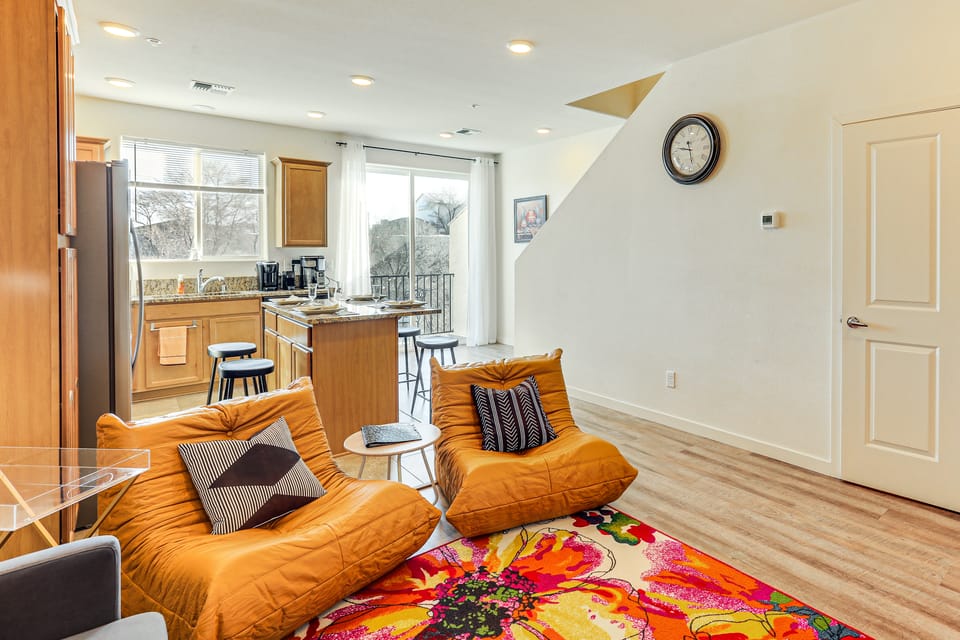 4 Mi to Dtwn: Family-Friendly Townhome in Reno Apartment in Reno