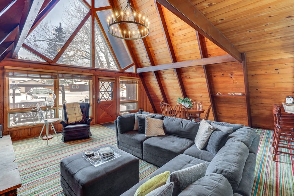 Red Lodge Cabin w/ Hot Tub ~ 1/2 Mi to Downtown! House in Red Lodge