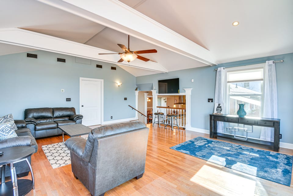 Waterfront Home w/ Deck & Yard in Hampton! House in Norfolk