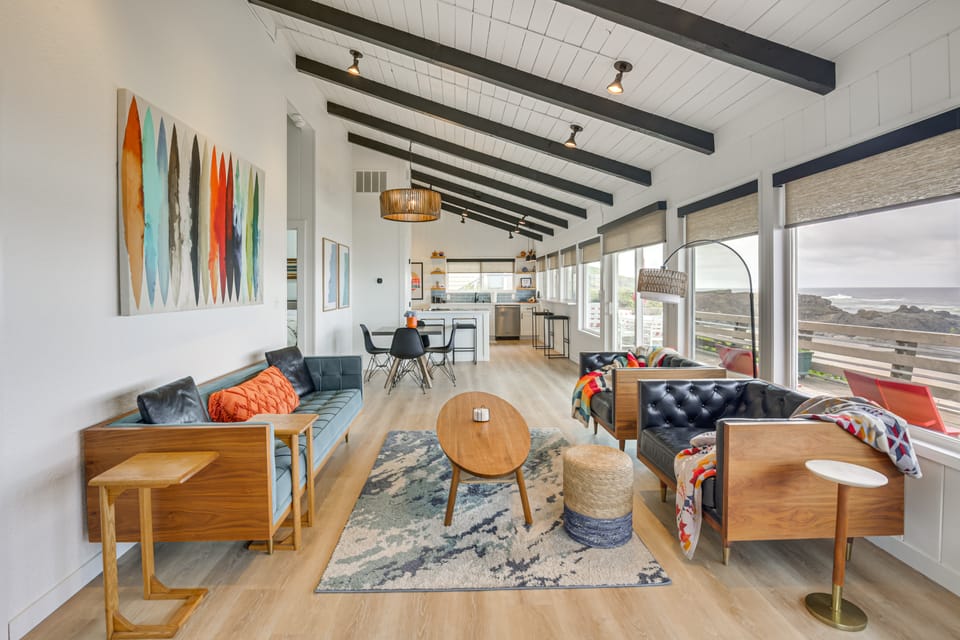 Private Beach Access: Serene Escape in Depoe Bay House in Lincoln Beach