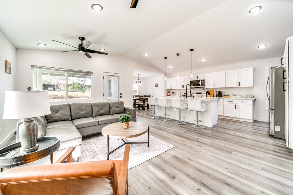 Close to Hiking & Beaches: Modern Keaau Home! House in Hawaiian Paradise Park