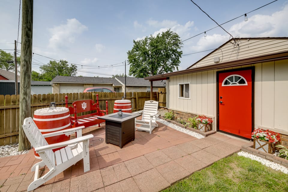 1 Mi to IU: Hoosier Home w/ Fire Pit & Fenced Yard House in Bloomington