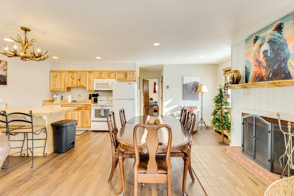 1/2 Mi to Skiing: Red River Condo w/ Free Shuttle! Apartment in Red River