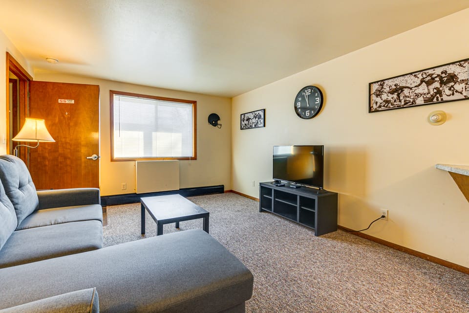 2 Mi to Dwtn Green Bay: Ideally Located Townhome! Apartment in Green Bay