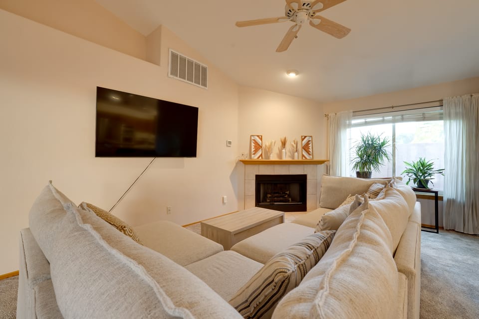 Home on Golf Course w/ Private Pool in Phoenix! House in Phoenix