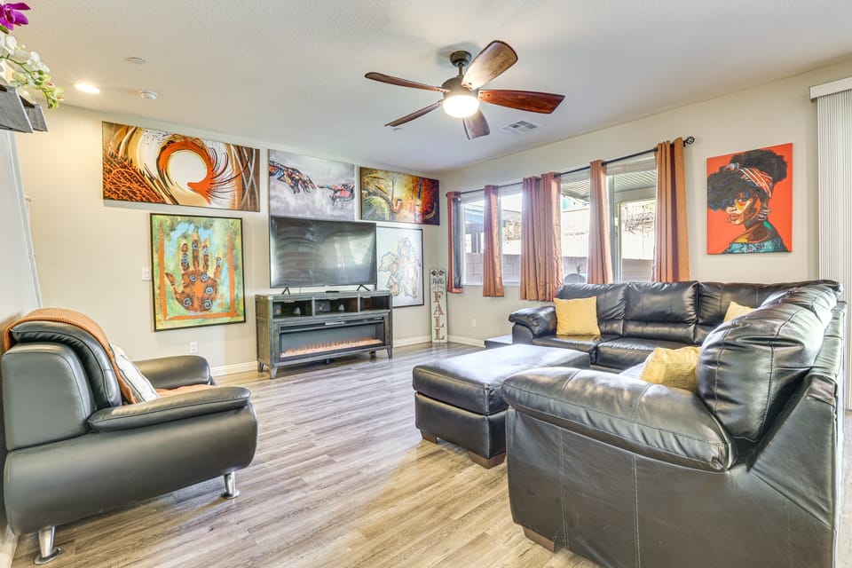 1 Mi to Aliante Casino: Townhome w/ Fenced Yard! Apartment in North Las Vegas