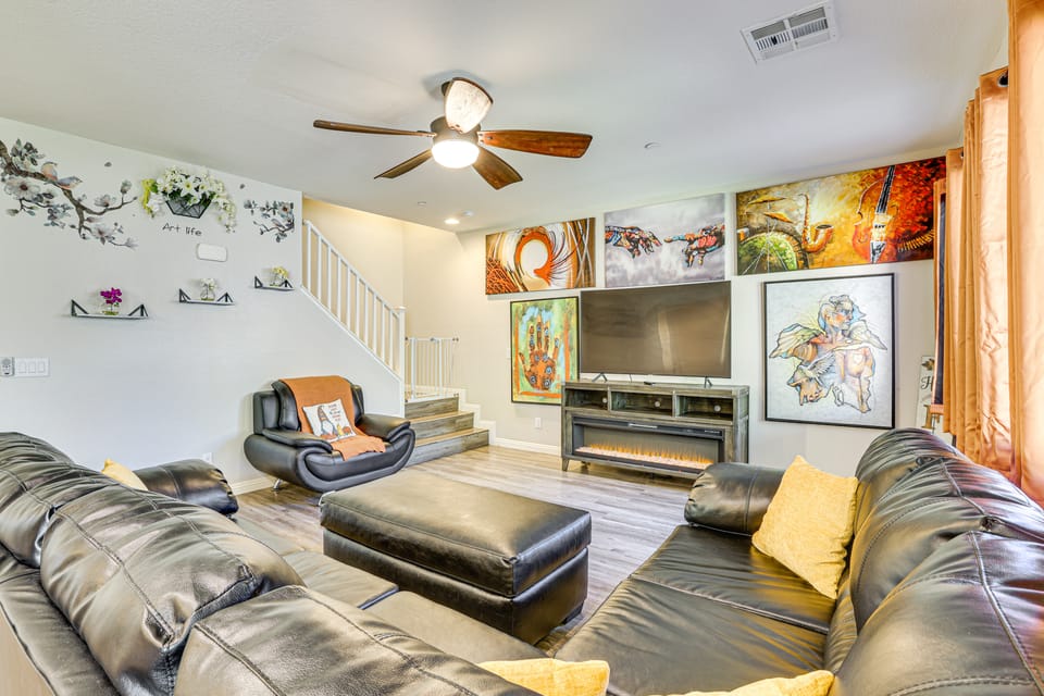 1 Mi to Aliante Casino: Townhome w/ Fenced Yard! Apartment in North Las Vegas