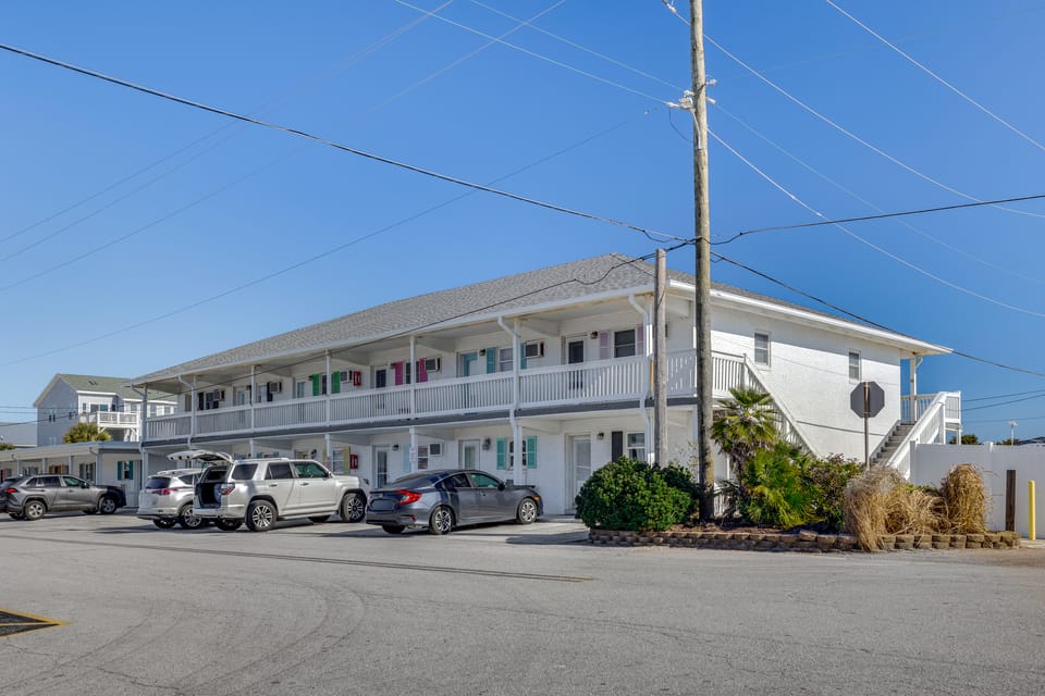 Walk to Shore: Atlantic Beach Condo w/ Pool Access Apartment in Atlantic Beach