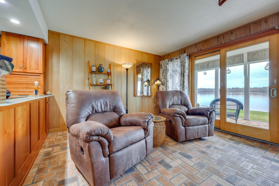 River-View Condo w/ Boat Slip in Welaka! Apartment in Florida