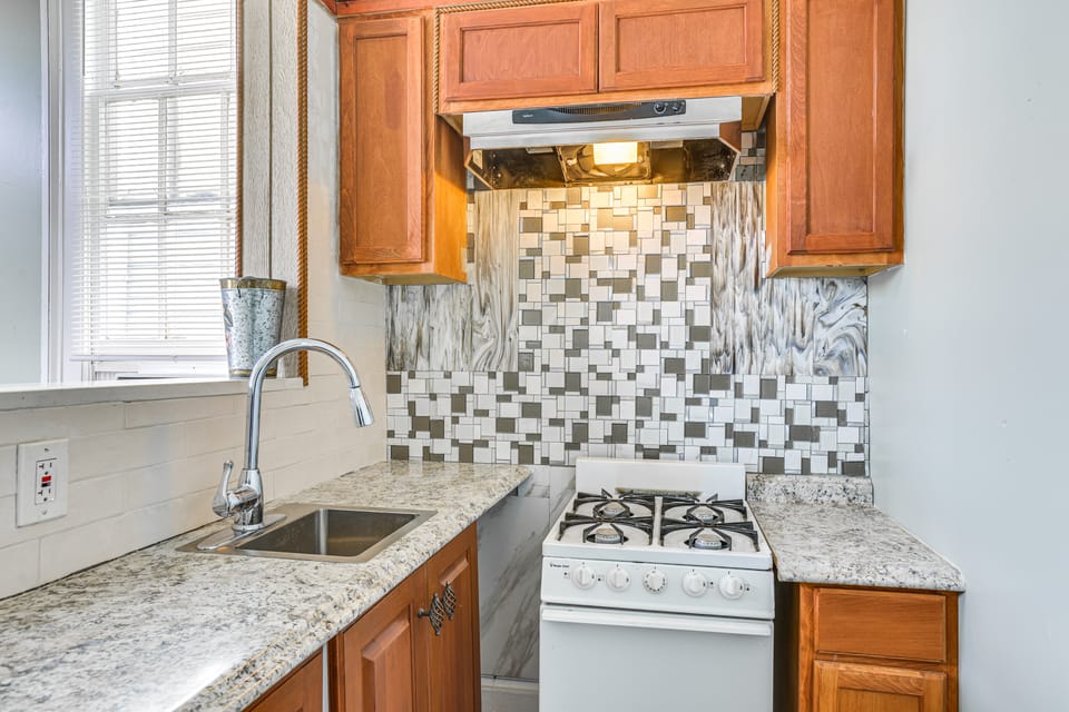 Stay & Play: New Orleans Apt Near Downtown Apartment in Warehouse District