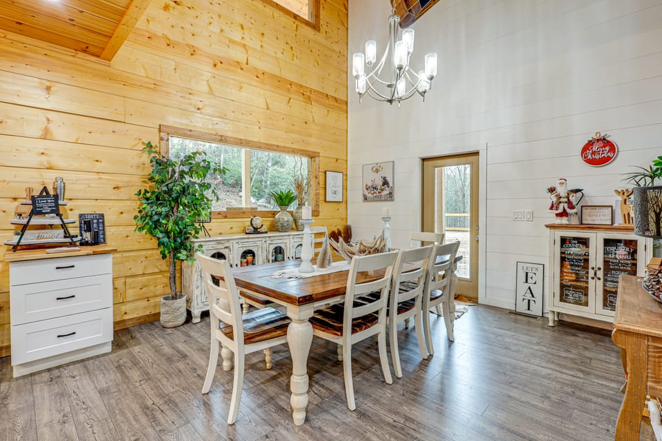 Close to Hiking & Attractions: Smoky Mtn Cabin House in Sevier County
