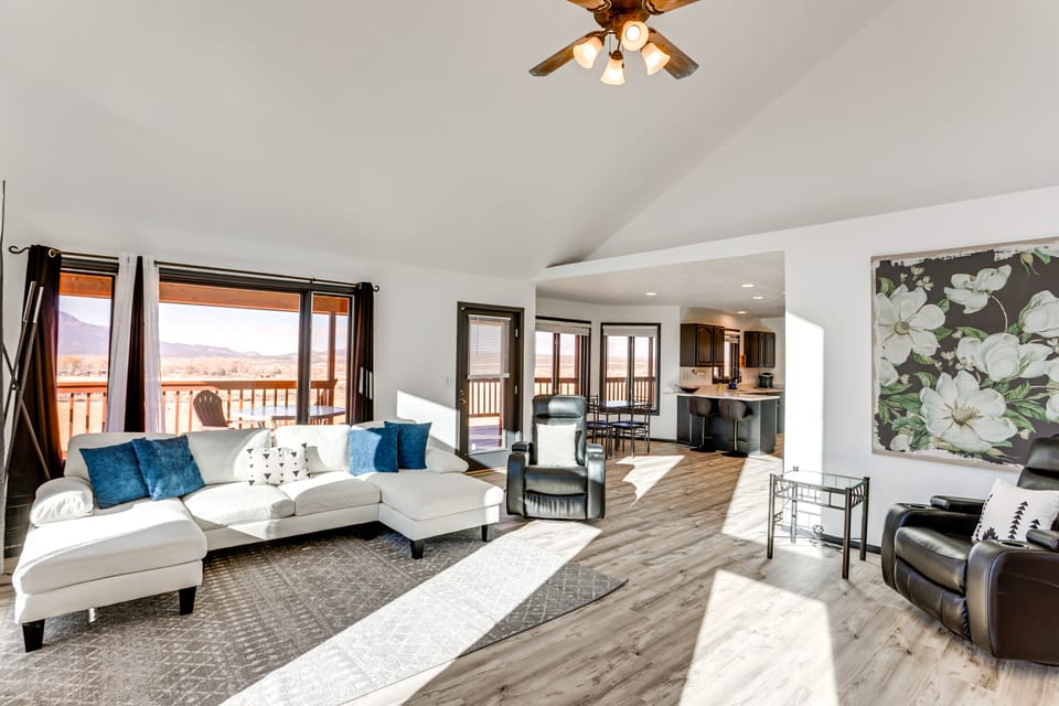 Mtn-View Escape w/ Office Space in Cortez! House in Colorado