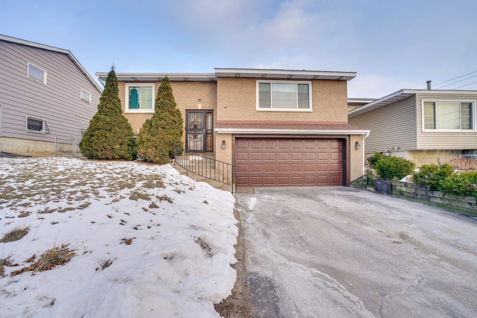 2 Mi to Dtwn St Paul: Home w/ Private Deck & Yard! House in Saint Paul