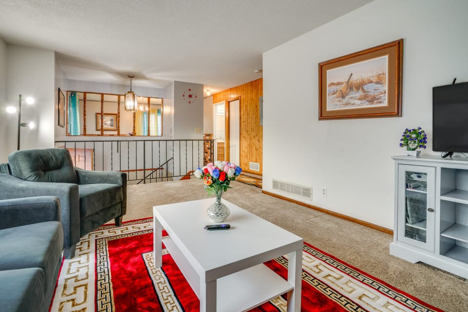 2 Mi to Dtwn St Paul: Home w/ Private Deck & Yard! House in Saint Paul