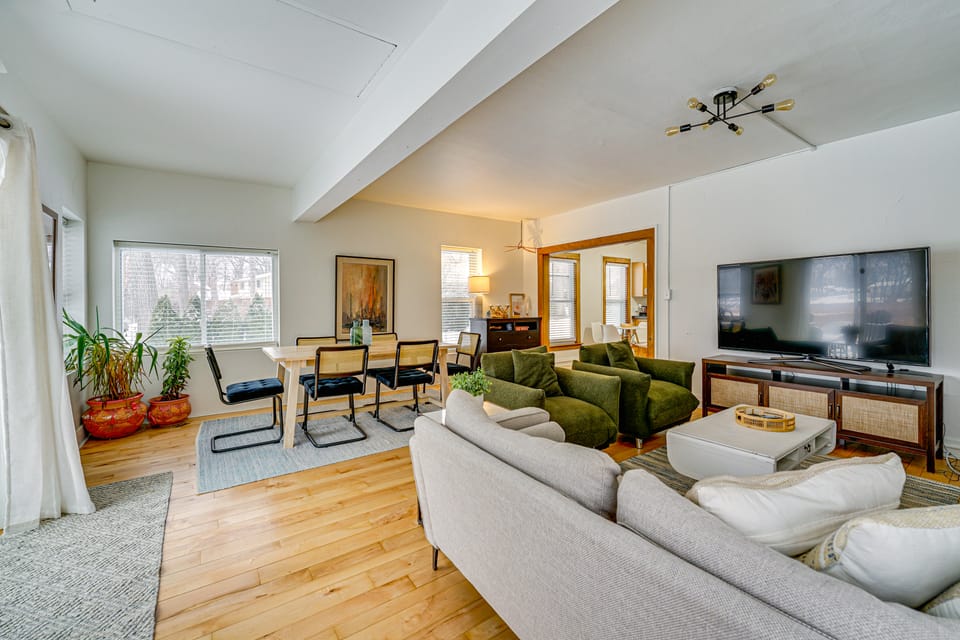 Kayak + Paddleboard: Canal-Front White Lake Escape House in Lake Erie