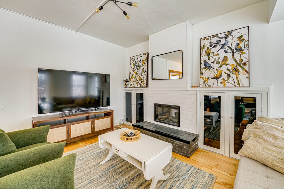 Kayak + Paddleboard: Canal-Front White Lake Escape House in Lake Erie