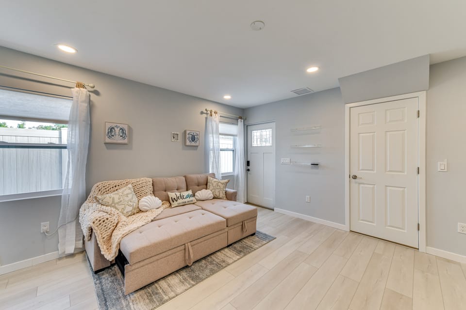6 Mi to Dtwn: Sarasota Apt w/ Patio & Fire Pit Apartment in Sarasota