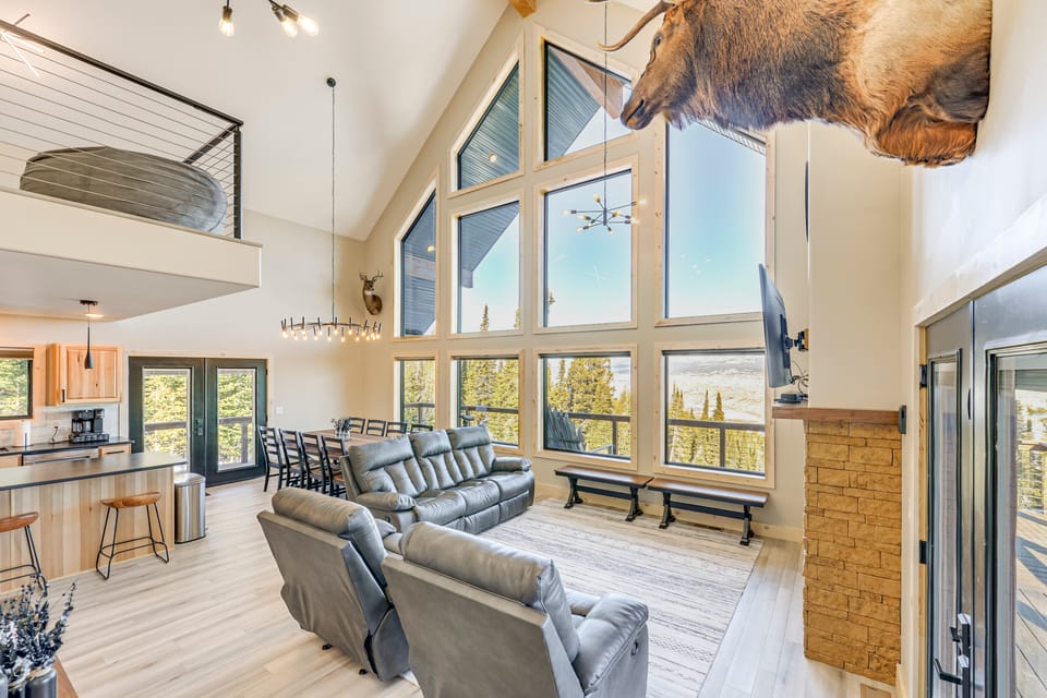 Views, Trails, Hot Tub & More: Luxe Wyoming Oasis House in Wyoming