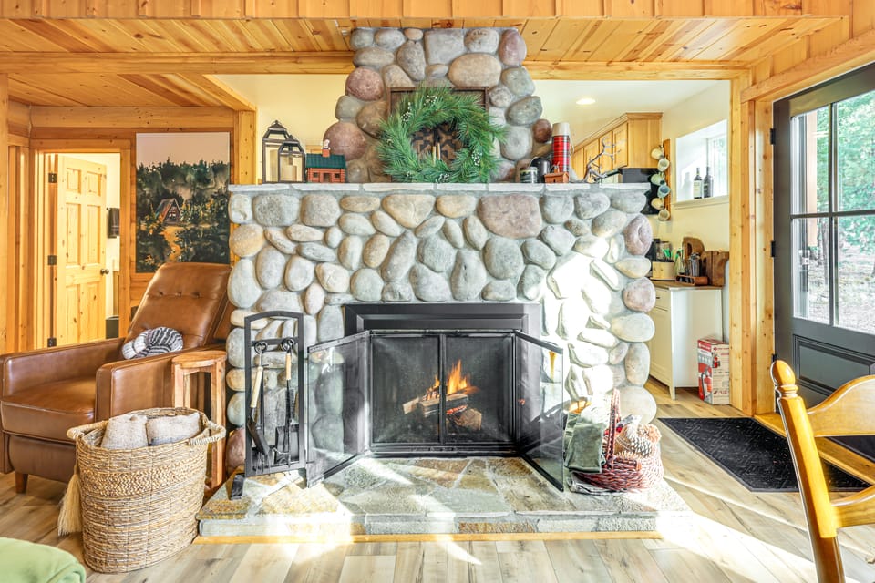 Walk to Golf, Lake: Twain Harte Cabin w/ Fireplace House in Twain Harte
