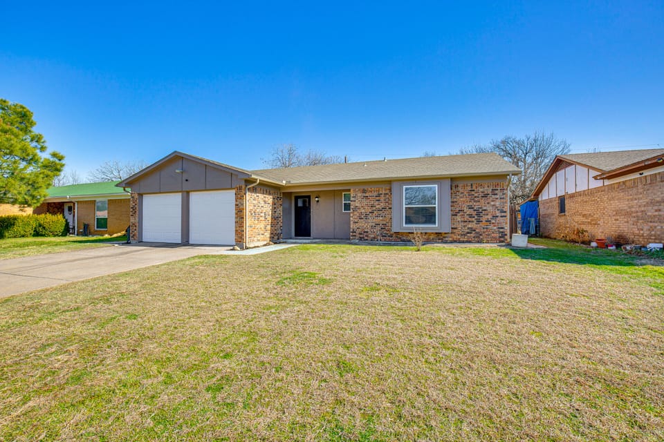 5 Mi to Fort Worth Stockyards: Home w/ Yard! House in Fort Worth