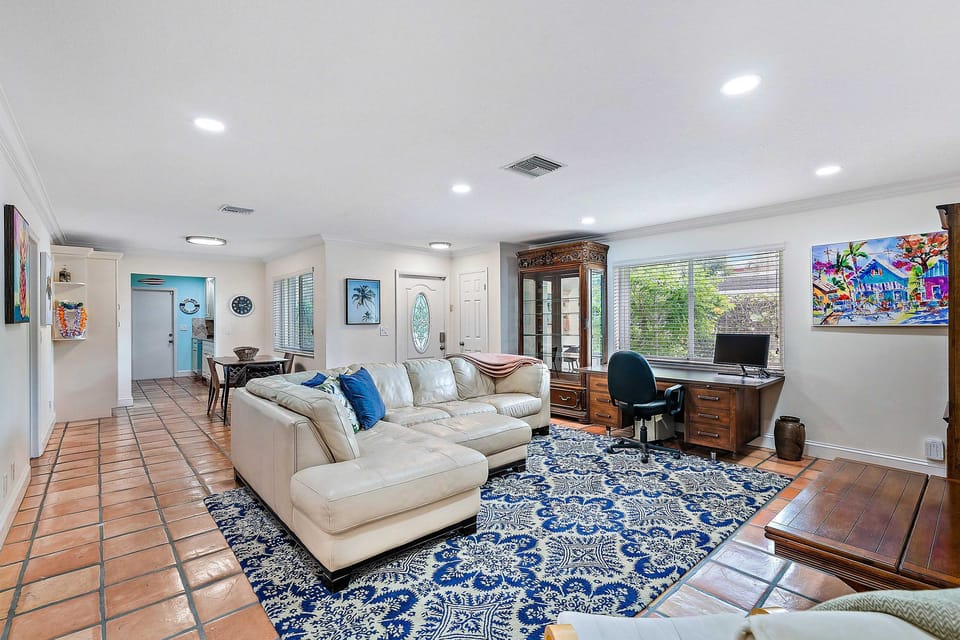 1 Mi to Shore: Pet-Friendly Lake Worth Beach Home! House in Lake Worth