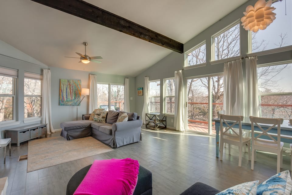 Serene Valley Views: Lake Texoma Retreat House in Lake Texoma