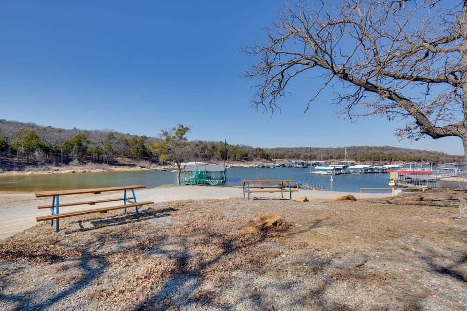Serene Valley Views: Lake Texoma Retreat House in Lake Texoma