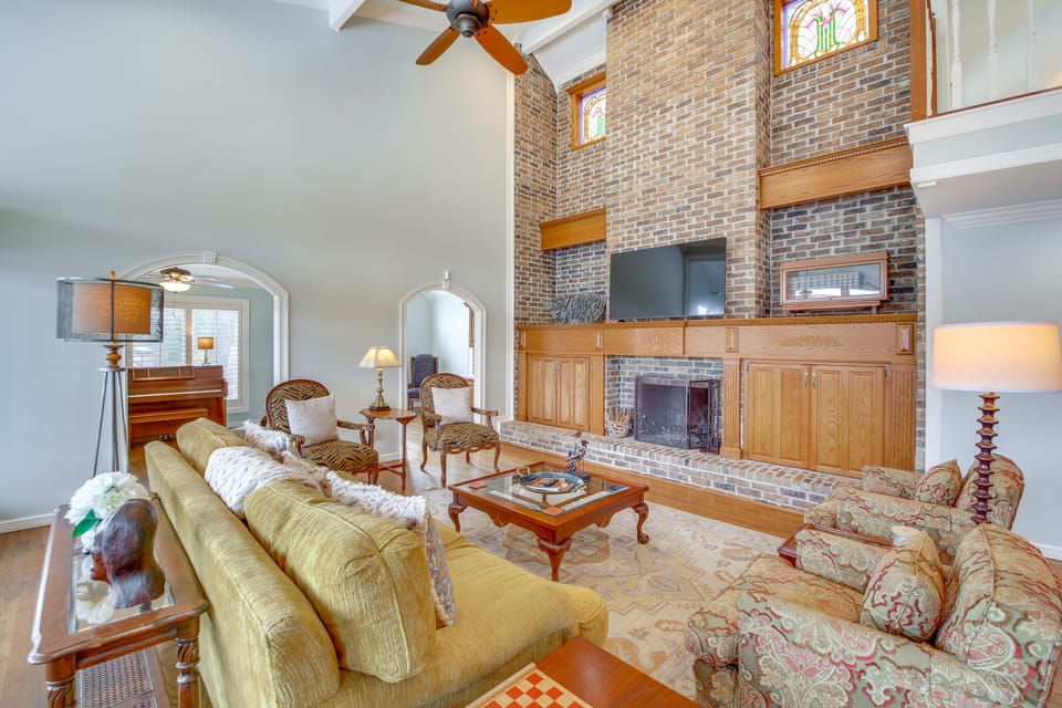 Screened-In Porch w/ Views: Hot Springs Getaway! Villa in Fenter Township