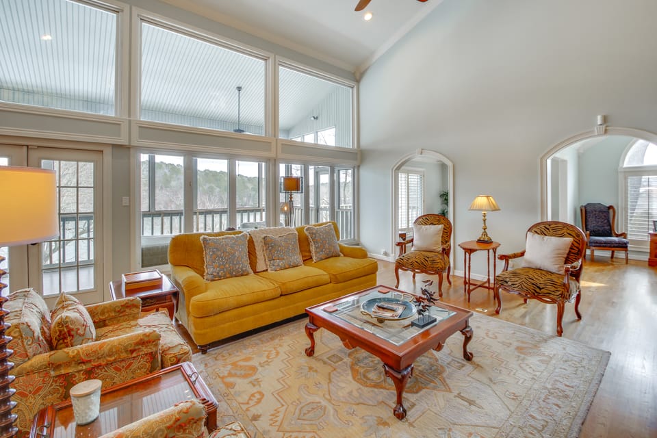 Screened-In Porch w/ Views: Hot Springs Getaway! Villa in Fenter Township