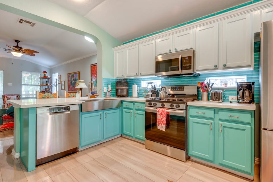 Bring Your Pup! Remote-Work Hub 22 Mi to Austin House in Kyle