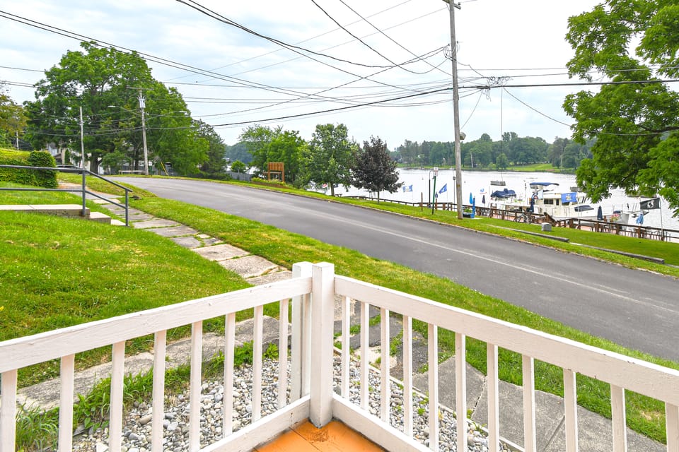8 Mi to Micron Technology! Oswego River Work Hub House in New York
