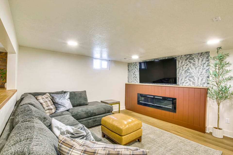 Scenic Patio & Views! Stay 10 Mi to Nordic Valley Apartment in Utah