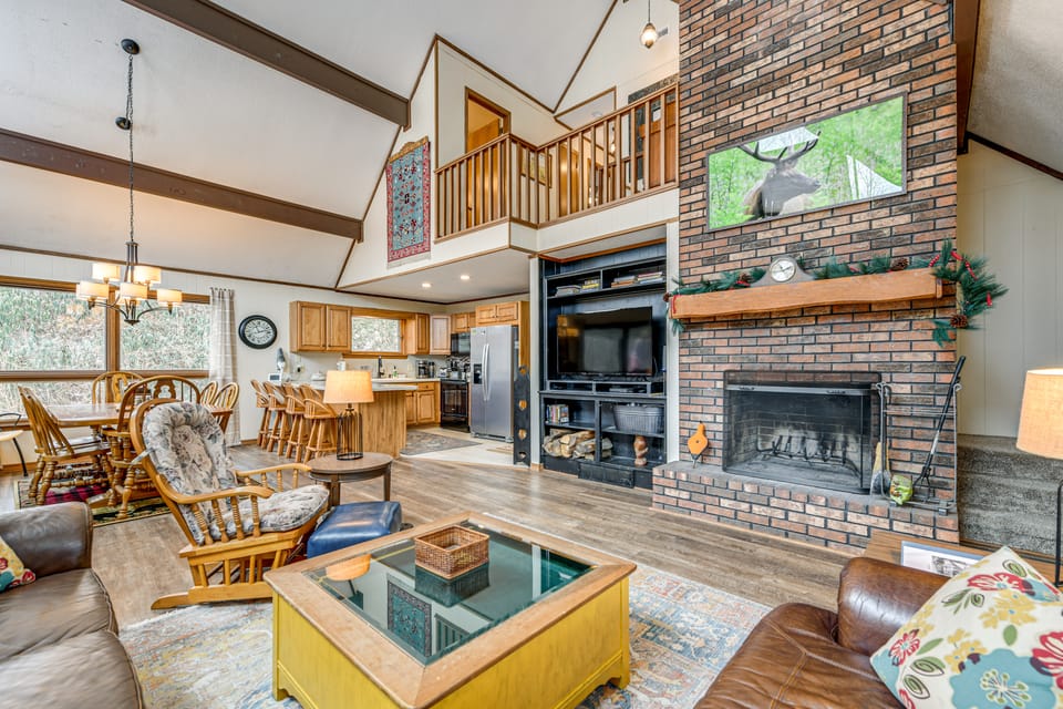 Family Friendly! Mtn Getaway in Maggie Valley House in Maggie Valley