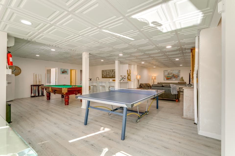 Game Room! Boater's Base on Lookout Shoals Lake House in North Carolina