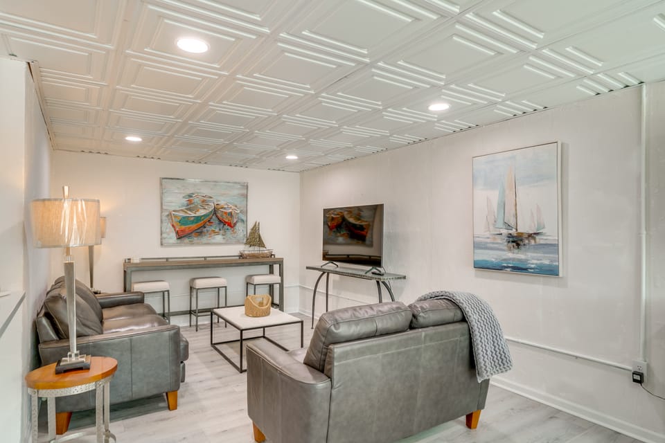 Game Room! Boater's Base on Lookout Shoals Lake House in North Carolina