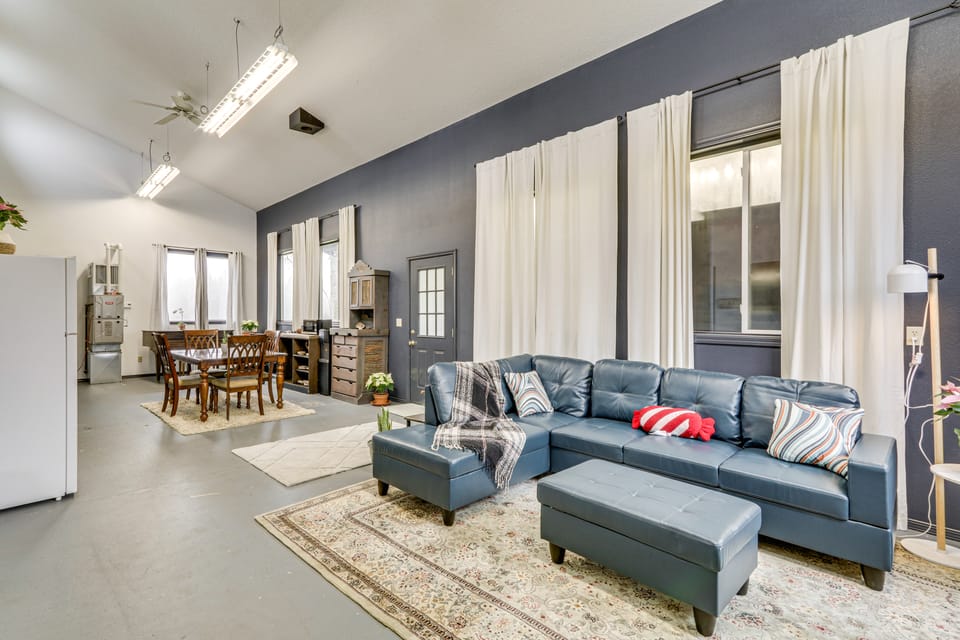 5 Mi to Hillsboro: Vintage-Style Home w/ Fire Pit House in Willamette Valley