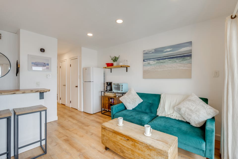 Steps to Beach: Corpus Christi Condo w/ Balcony Apartment in Nueces County