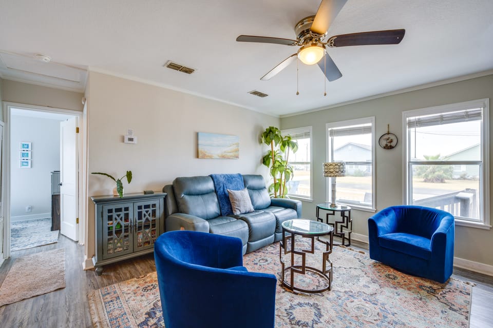 Walk to Beach & Pier: Updated Abode in Rockport! Apartment in Rockport