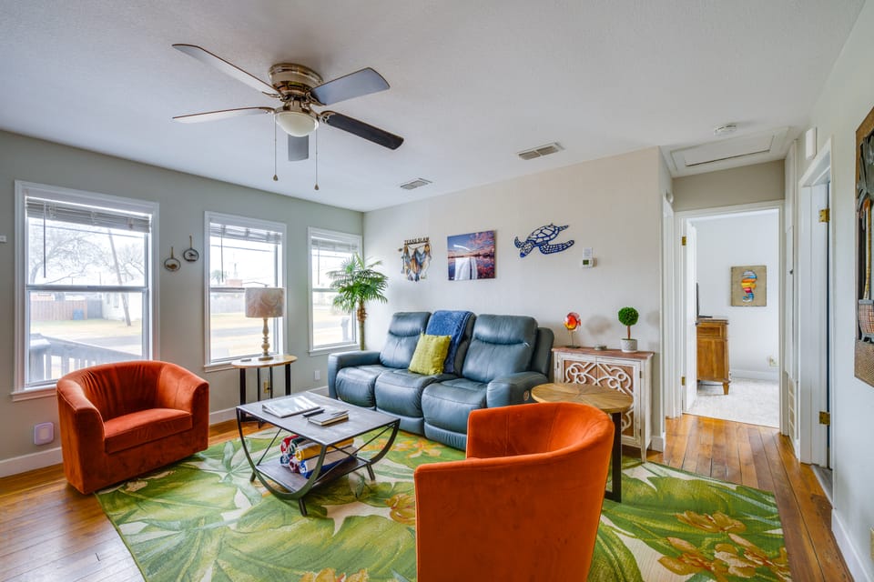 Walk Dtwn: Pet-Friendly Townhome in Rockport Apartment in Rockport