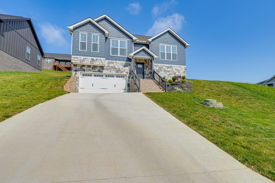Cherokee Lake Retreat w/ Views in Morristown! House in Morristown