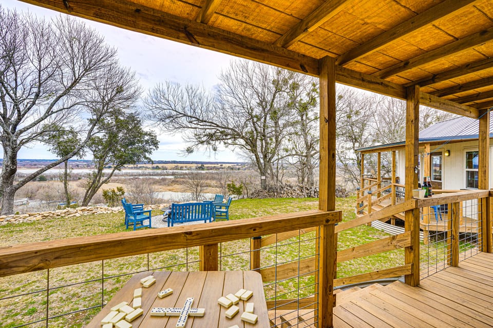 Tin De Blue Grainbury Silo and Cabins House in Texas