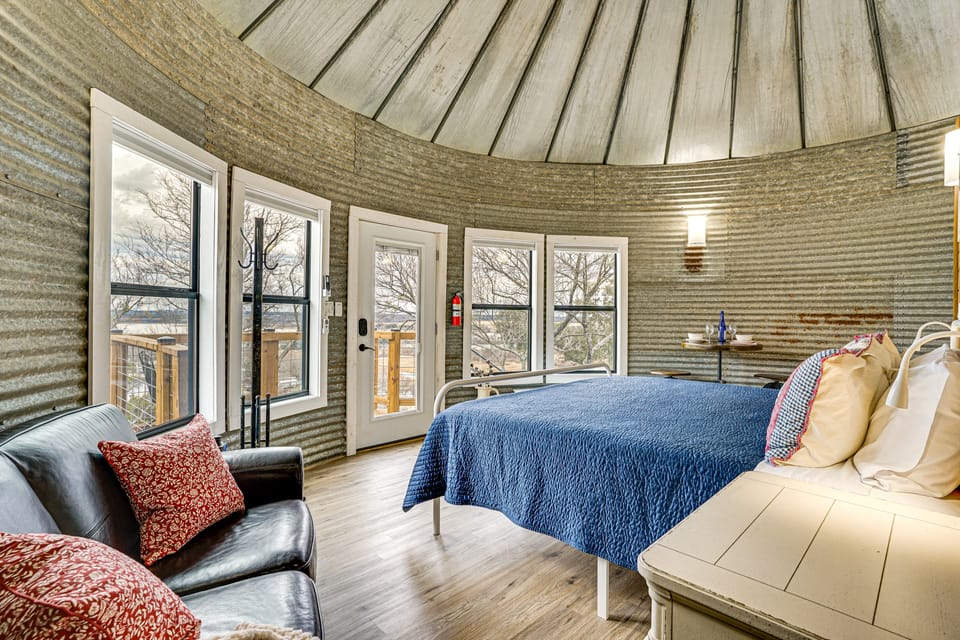 Tin De Blue Grainbury Silo and Cabins House in Texas