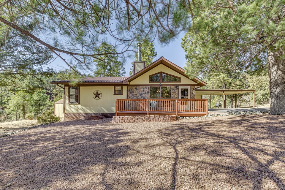 1 Mi to Downtown Ruidoso: Peaceful Forested Cabin! House in Ruidoso
